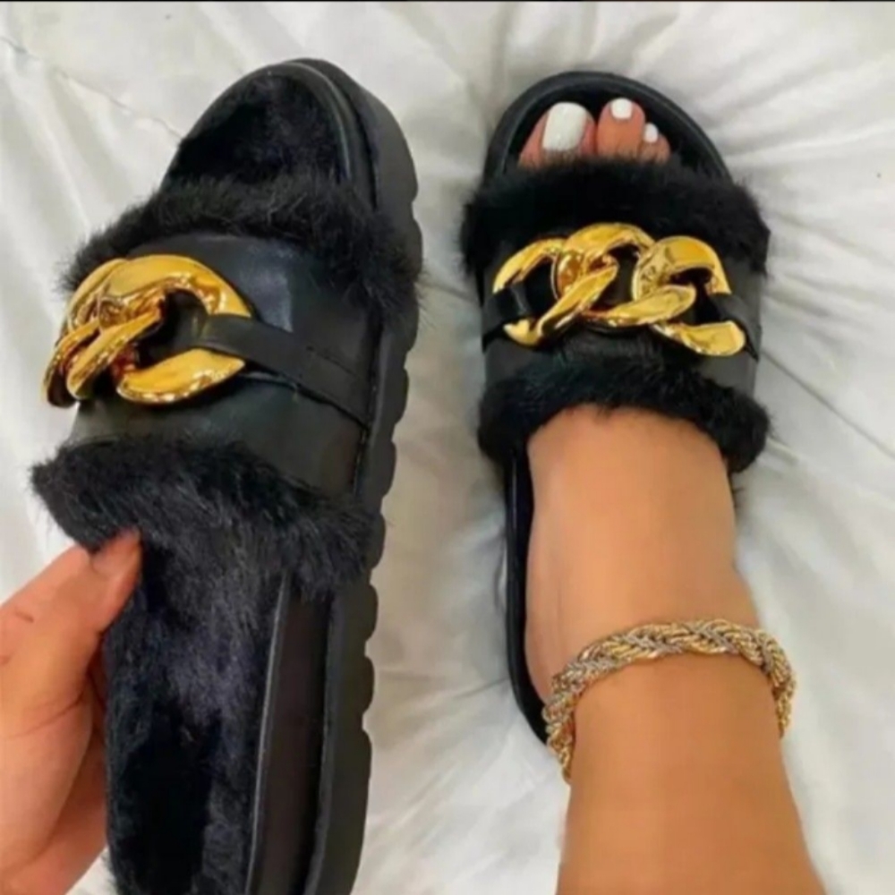 Plush sandal black color